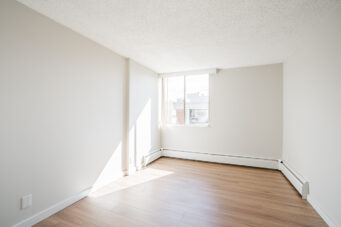 #1307 – 2016 Fullerton Avenue